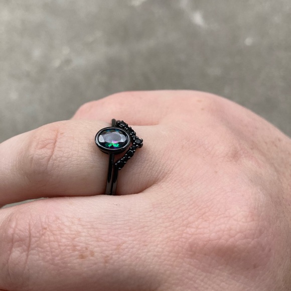 gemandi Jewelry - Size 9 black gold ring